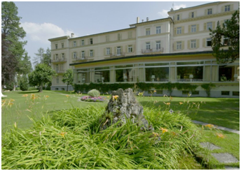 Das Grand Hotel Waldhaus in Flims mit dem Hotelpark. Bild: www.waldhaus-flims.ch