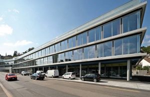 Im Landhaus Schaffhausen, das von der Immobilienfirma Espace Real Estate erstellt wurde, ist der Hauptsitz der Clientis BS Bank Schaffhausen. Quelle: Espace Real Estate AG