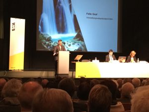 Felix Graf, VR-Präsident der EWA präsentierte den Aktionären die Zahlen des Geschäftsjahres 2014/15. Quelle: Holger Geissler Schweizeraktien.net