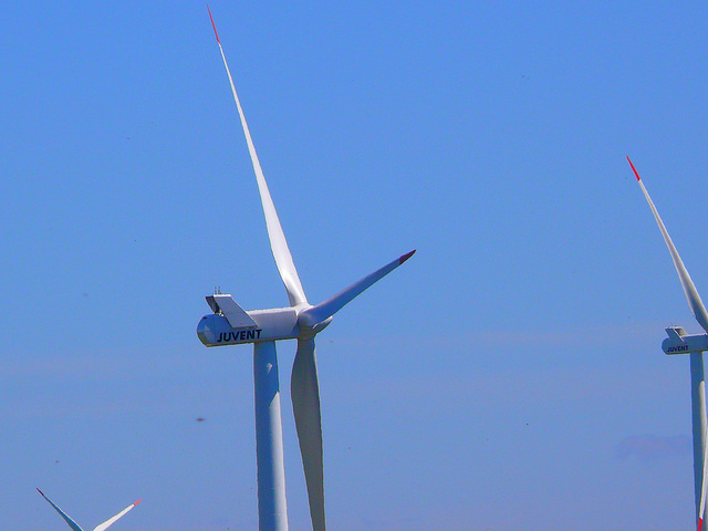 BKW: Energiekonzern verdient im Halbjahr weniger und hebt Prognosen an