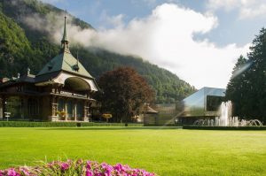 Der Park des Kursaals in Interlaken beherbergt die alten und neuen Räume der CKI. Quelle: CKI AG