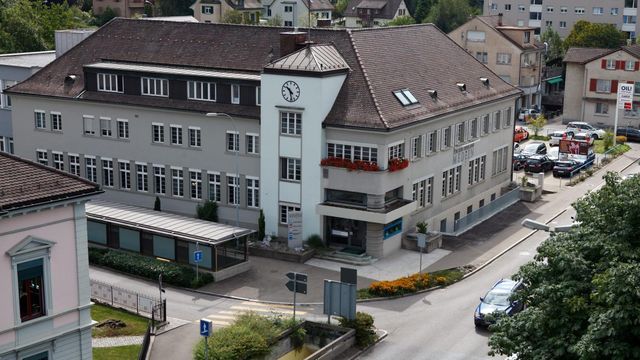 Der Hauptsitz der ZOM in Wetzikon befindet sich an attraktiver Lage. Quelle: ZOM AG 