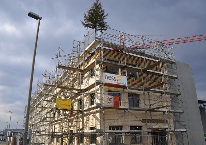 Ende Januar war das neue Firmengebäude in Muttenz noch im Rohbau - am 25. Juni soll es nun eingeweiht werden. Bild: www.rauricwald.ch