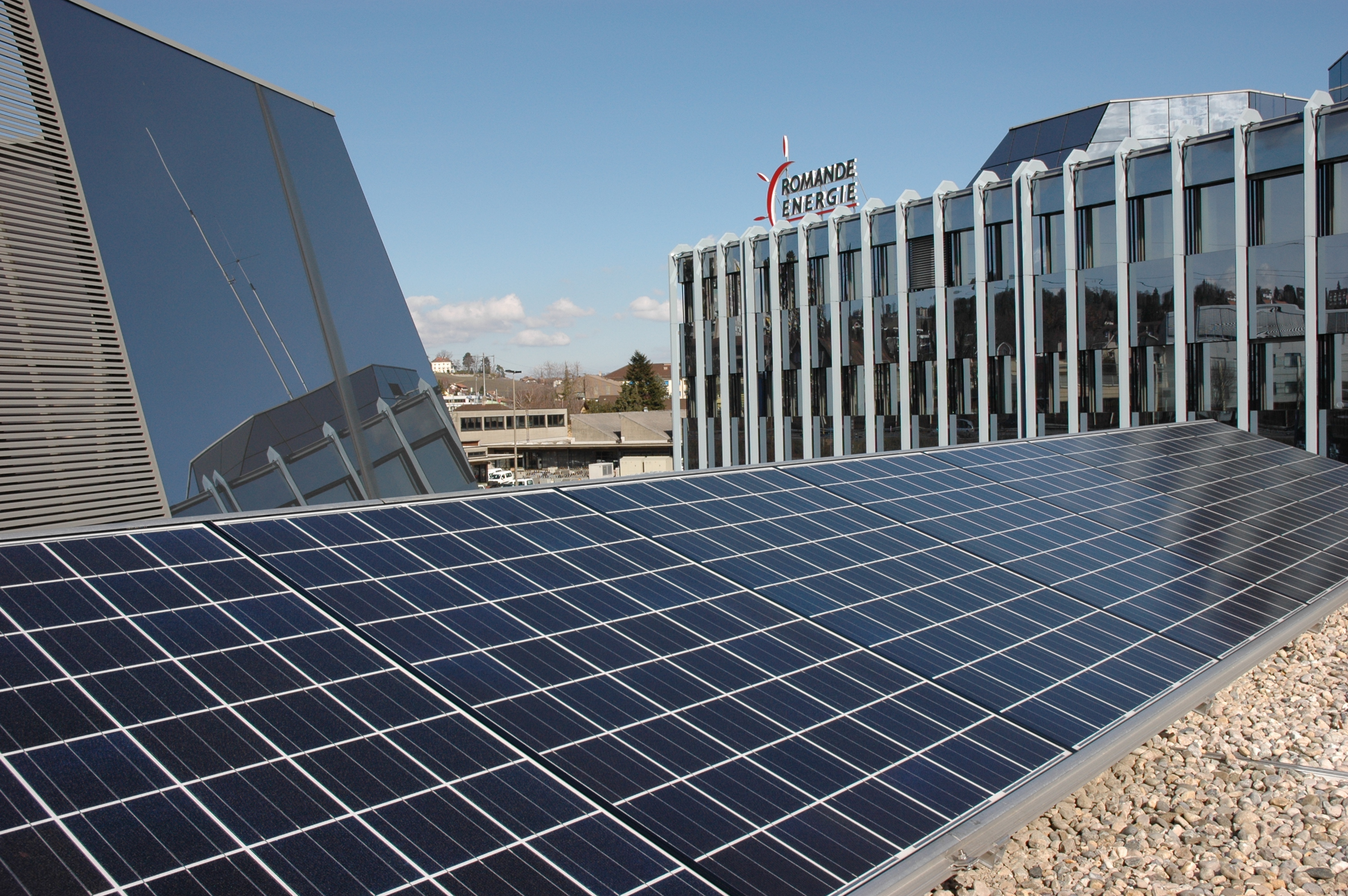 Romande Energie: Übernahme von Polyforce SA und Ausbau der Energiedienstleistungen