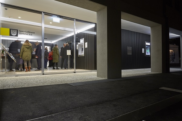 Spar- und Leihkasse Gürbetal: Hohe Regulierungsaufwendungen belasten – Immobilienverkauf erlaubt Gewinnplus