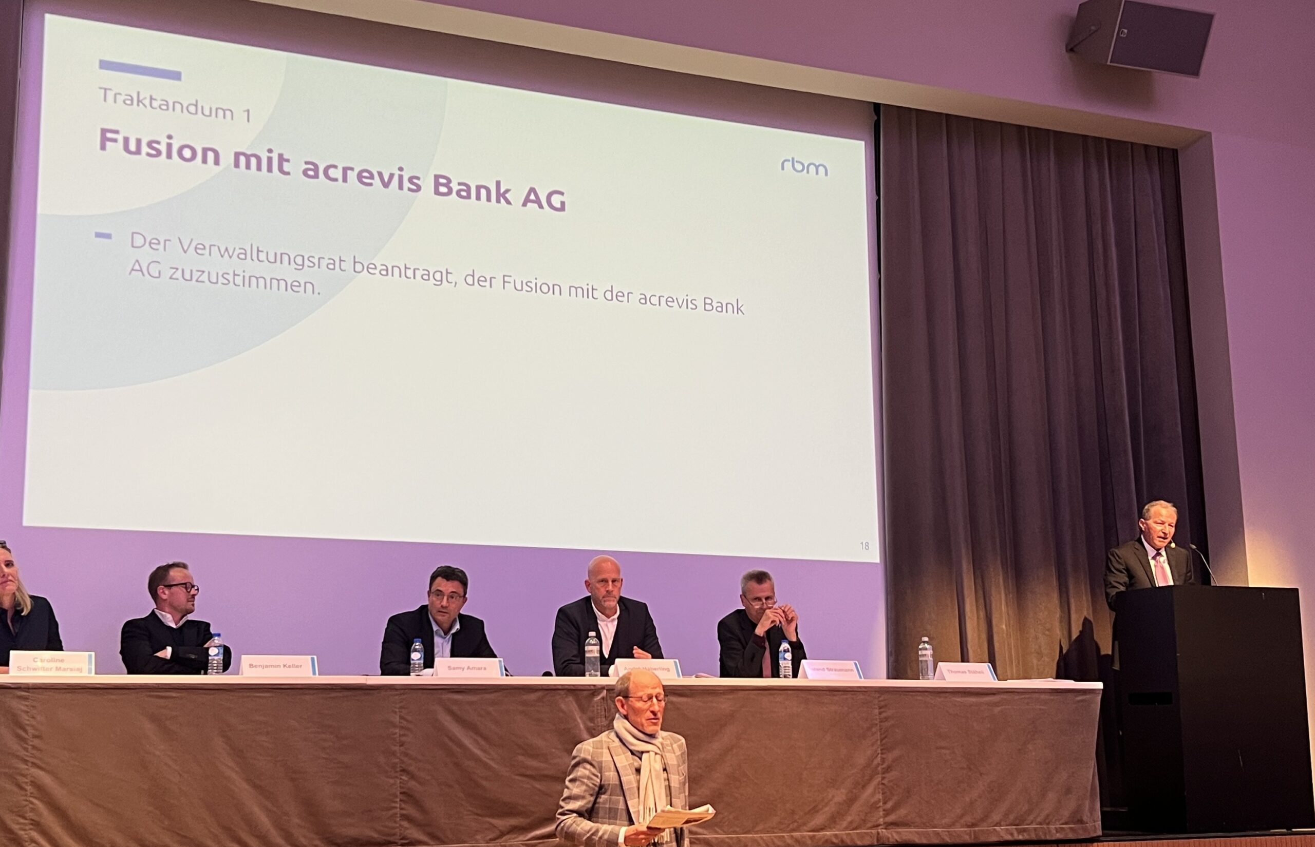 Regiobank Männedorf: Fusion geht durch, aber Denkzettel für die Verwaltung