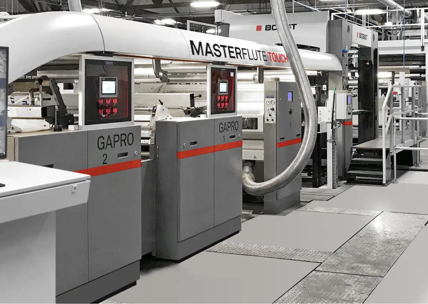 Bobst Group: Verpackungsspezialist rutscht im ersten Semester in die Verlustzone Die MASTERFLUTE TOUCH, die Litho-Laminiermaschine mit einem einzigartigen Register- und Klebesystem, ist seit 15 Jahren im Dauerbetrieb.